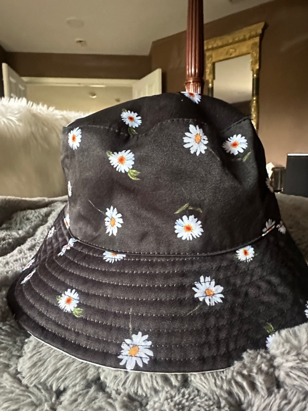 Women’s Black Daisy Print Bucket Hat - Picture 5 of 5